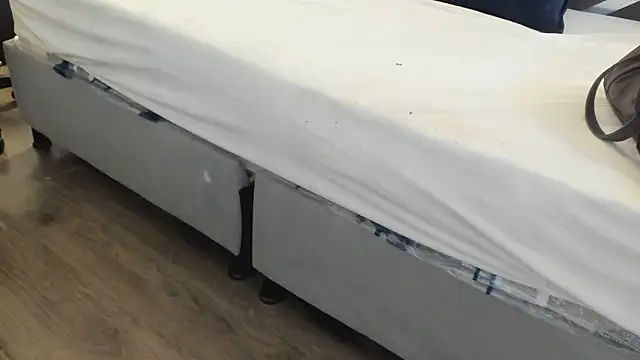 Ambarross  online show from March 2026 12:53:02 PM