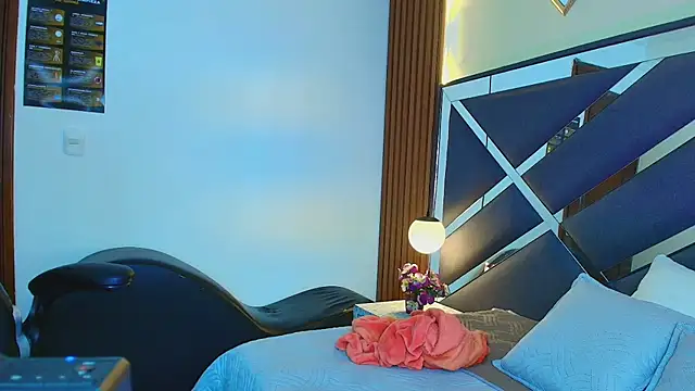 Ambarross  online show from April 2026 02:19:02 PM