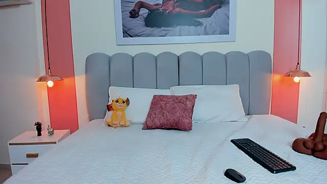 Snapshot of EmmaBoyd chatting on February 2026 12:01:02 PM EmmaBoyd online show from February 2026 12:01:02 PM