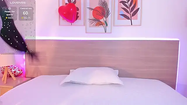 Snapshot of _Caamilaa_ chatting on February 2026 05:42:02 PM Caamilaa online show from February 2026 05:42:02 PM