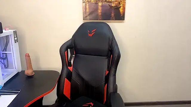 purr queen online show from February 2026 02:37:02 PM