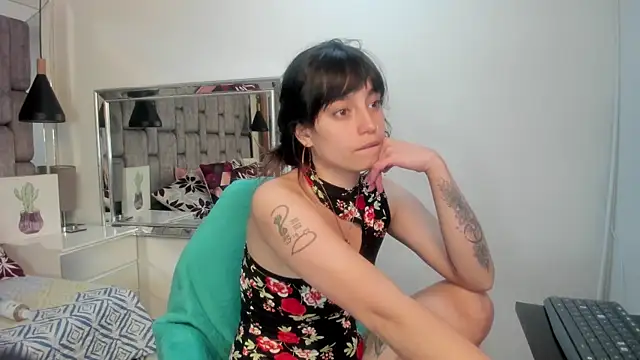 Snapshot of JenniQ69 chatting on February 2026 01:50:02 PM JenniQ69 online show from February 2026 01:50:02 PM