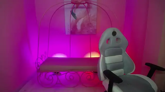 Ashley benson x online show from February 2026 08:18:01 PM