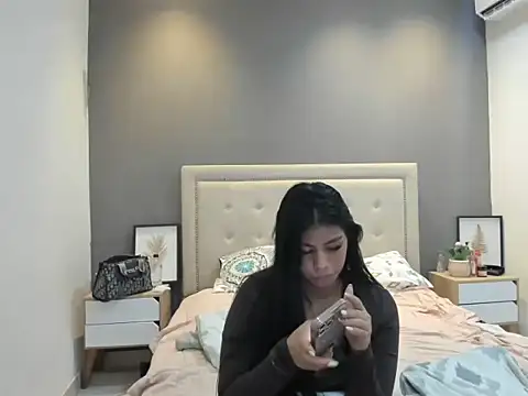 lunaa08 online show from June 2026 02:18:02 PM