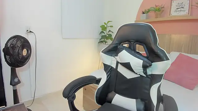 Snapshot of ivette_swan chatting on February 2026 12:21:01 PM ivette swan online show from February 2026 12:21:01 PM