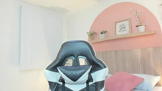 ivette swan online show from May 2026 08:28:01 PM