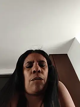 Zeyllyjhonson online show from May 2026 04:15:01 PM