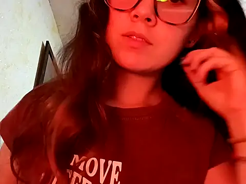 Snapshot of Raven__5 chatting on February 2026 04:32:01 AM Raven 5 online show from February 2026 04:32:01 AM