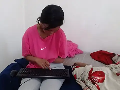 Snapshot of B_Slut chatting on February 2026 04:14:01 PM B Slut online show from February 2026 04:14:01 PM