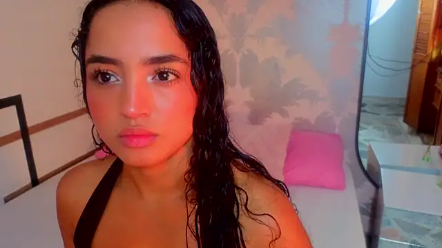 Emma Thompssonn online show from May 2026 12:00:02 PM