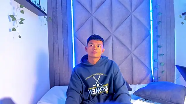 AndrewKenoxx  online show from April 2026 01:47:02 AM