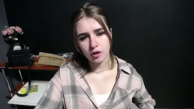 Snapshot of Sunny_siren chatting on February 2026 03:44:01 PM Sunny siren online show from February 2026 03:44:01 PM