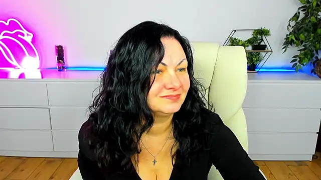 Snapshot of IrissMoon chatting on January 2026 06:28:02 AM IrissMoon online show from January 2026 06:28:02 AM