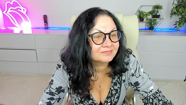 Snapshot of IrissMoon chatting on February 2026 06:42:01 AM IrissMoon online show from February 2026 06:42:01 AM