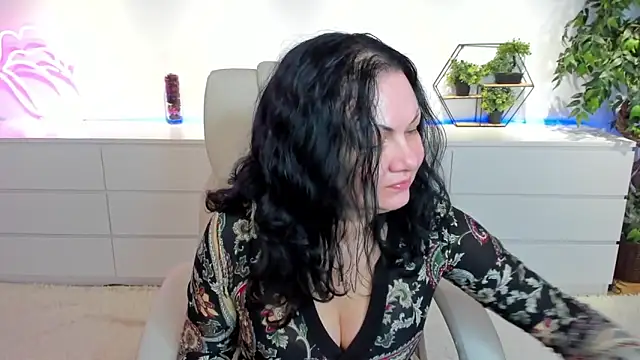 Snapshot of IrissMoon chatting on February 2026 06:34:02 AM IrissMoon online show from February 2026 06:34:02 AM