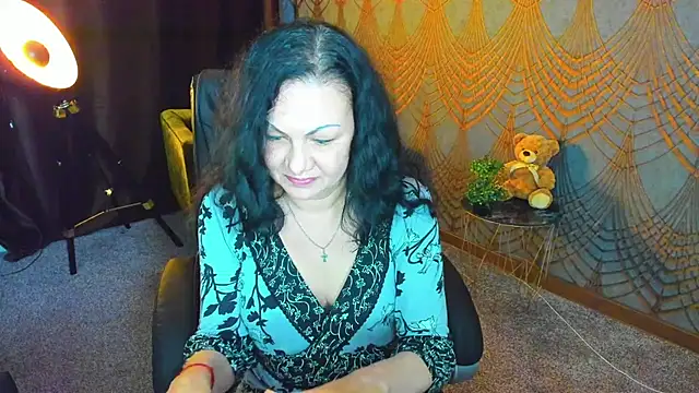 IrissMoon online show from May 2026 02:45:01 PM