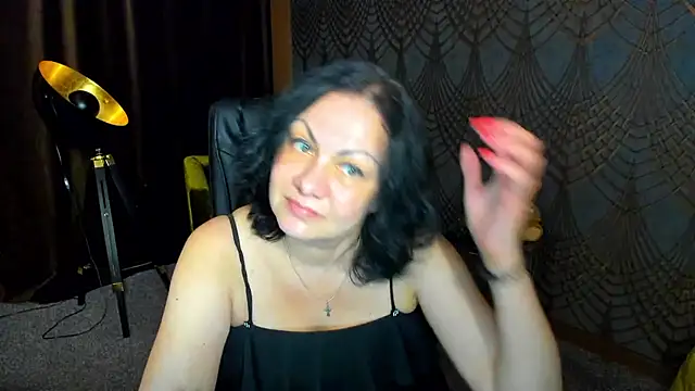 IrissMoon online show from July 2026 05:42:02 PM