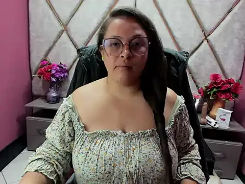 Snapshot of Sarah_Boobs_ chatting on January 2026 04:00:01 PM Sarah Boobs online show from January 2026 04:00:01 PM