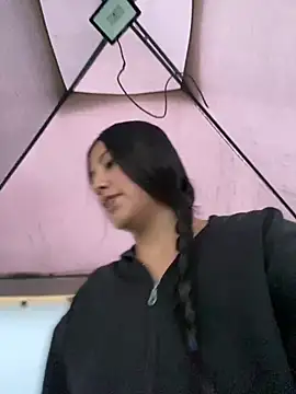 StrawberryPink  online show from April 2026 10:57:02 AM