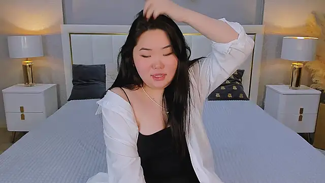 YUMI G online show from February 2026 08:59:01 PM