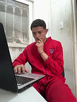 santiObrero online show from May 2026 03:27:01 PM