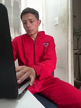 santiObrero online show from May 2026 03:30:01 PM