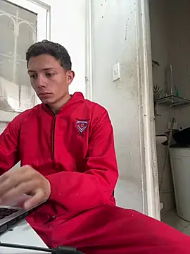 santiObrero online show from May 2026 04:01:01 PM