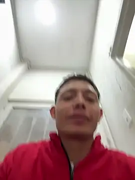 santiObrero online show from May 2026 04:04:02 PM
