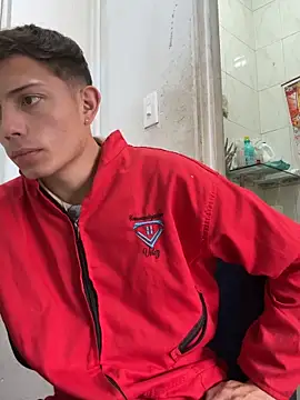 santiObrero online show from May 2026 04:37:01 PM