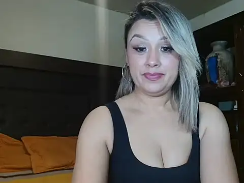 Snapshot of aitanalove_ chatting on February 2026 01:32:01 AM aitanalove online show from February 2026 01:32:01 AM