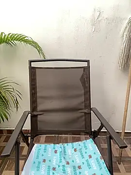 Auri   online show from April 2026 08:03:01 PM