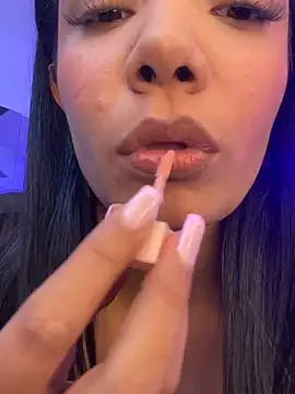Auri   online show from May 2026 07:33:01 PM