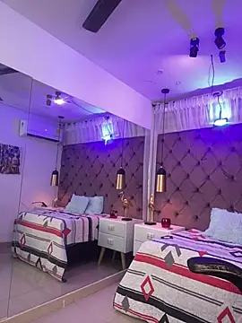 Auri   online show from May 2026 07:32:02 PM