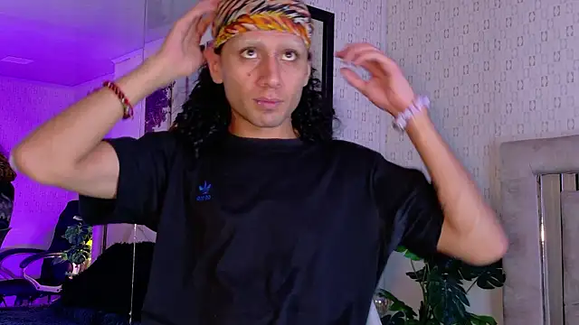 Snapshot of 4L3JX chatting on February 2026 12:33:01 PM 4L3JX online show from February 2026 12:33:01 PM