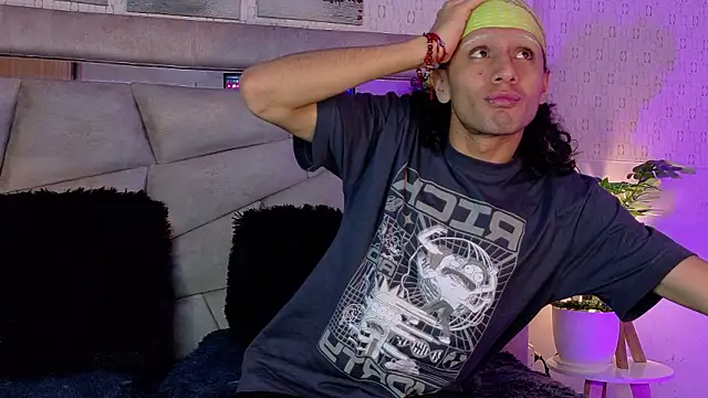 Snapshot of 4L3JX chatting on February 2026 12:43:02 PM 4L3JX online show from February 2026 12:43:02 PM