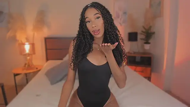 Snapshot of KaryMooon chatting on February 2026 09:00:02 PM KaryMooon online show from February 2026 09:00:02 PM