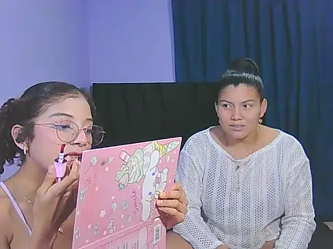 Snapshot of Helena-Paola chatting on February 2026 05:44:01 AM Helena-Paola online show from February 2026 05:44:01 AM