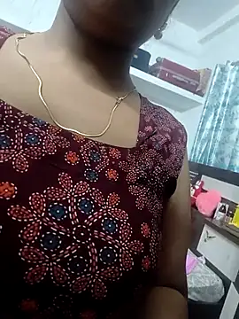 Hot-Tinaa online show from April 2026 04:34:01 PM