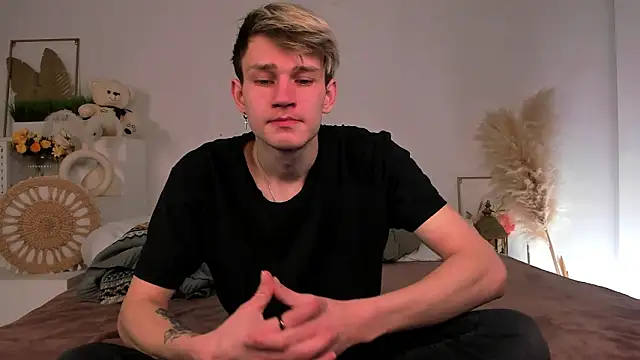 Snapshot of Volan_Starts chatting on February 2026 04:24:01 AM Volan Starts online show from February 2026 04:24:01 AM