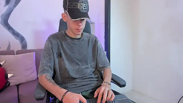 Snapshot of mikebenefleck_01 chatting on January 2026 12:43:01 PM mikebenefleck 01 online show from January 2026 12:43:01 PM