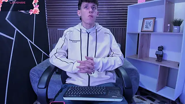 Snapshot of mikebenefleck_01 chatting on February 2026 12:12:01 PM mikebenefleck 01 online show from February 2026 12:12:01 PM