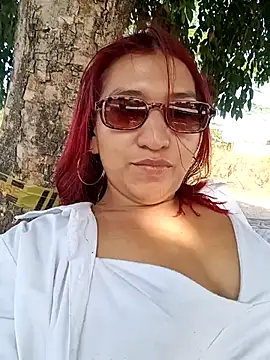 Snapshot of roxxy_white chatting on February 2026 08:13:02 PM roxxy white online show from February 2026 08:13:02 PM