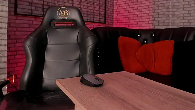 Snapshot of roxxy_white chatting on February 2026 08:16:01 PM roxxy white online show from February 2026 08:16:01 PM