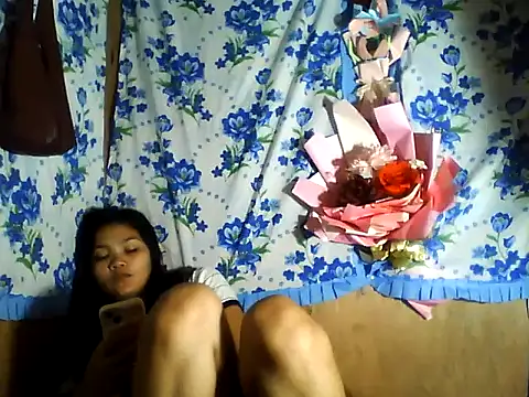 Snapshot of PinaySkinnyJust18 chatting on May 2026 02:06:01 AM PinaySkinnyJust18 online show from May 2026 02:06:01 AM
