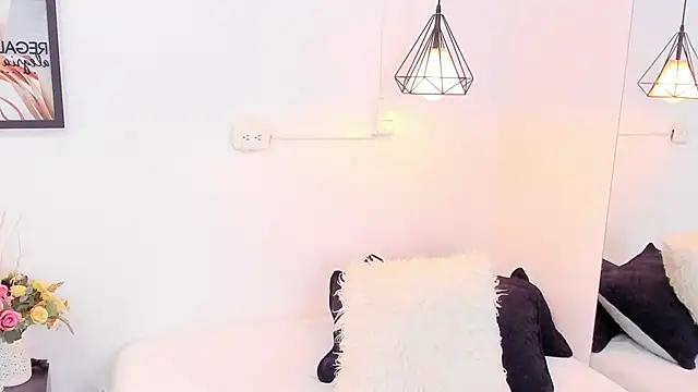 Snapshot of annarosse_ chatting on April 2026 12:18:01 PM annarosse online show from April 2026 12:18:01 PM