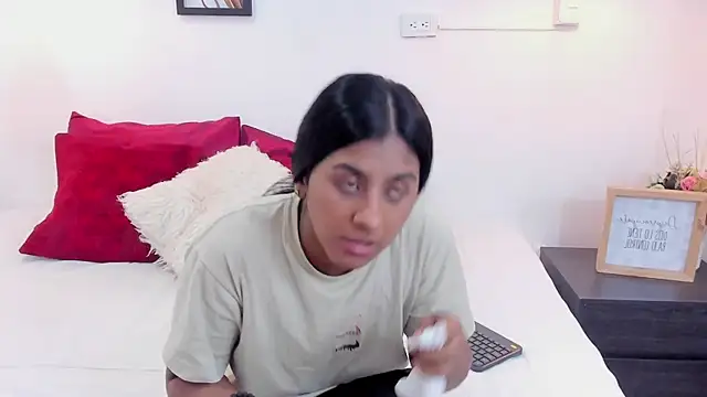 Snapshot of annarosse_ chatting on June 2026 12:08:01 PM annarosse online show from June 2026 12:08:01 PM