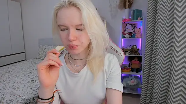 Snapshot of Mia_WaterFall chatting on February 2026 03:24:02 AM Mia WaterFall online show from February 2026 03:24:02 AM