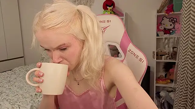 Mia WaterFall online show from March 2026 03:12:01 AM