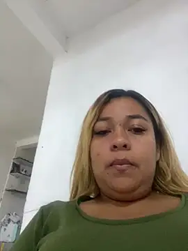 Snapshot of veronica414 chatting on April 2026 12:33:01 PM veronica414 online show from April 2026 12:33:01 PM