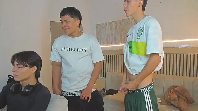 friendslikeplay online show from February 2026 09:42:01 PM